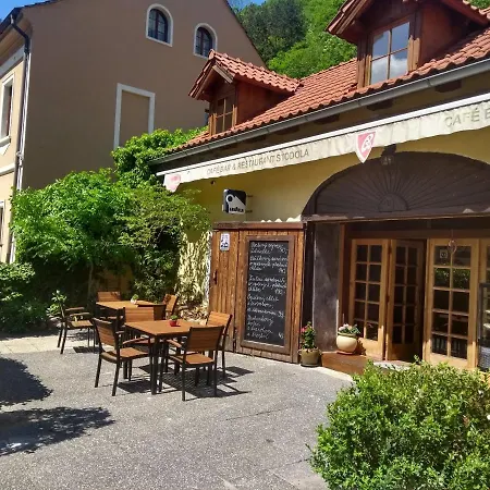 דירה Stodola-soukromy Pro Dva S Venkovni Virivkou קארלשטיין