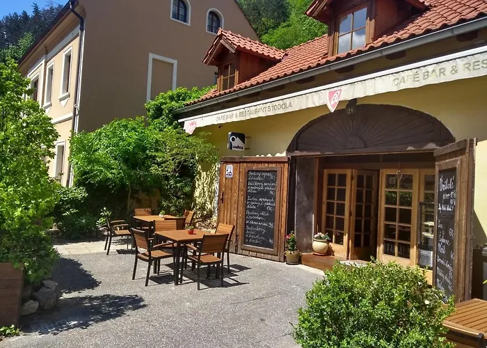 Apartmán Stodola-soukromý Pro Dva S Venkovní Vířivkou Karlštejn